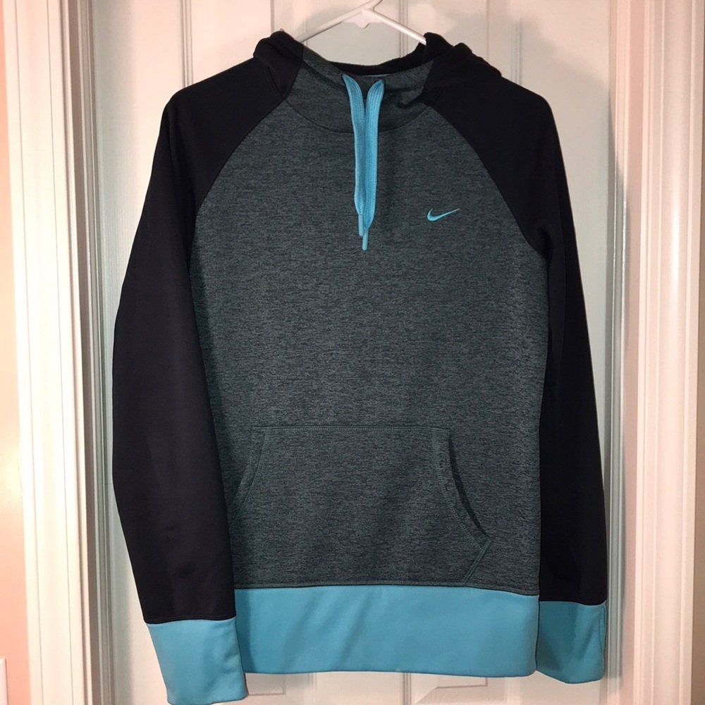 Nike therma-fit sweatshirt